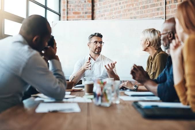 Why Fractional CMOs Focus on ROI Over Vanity Metrics?